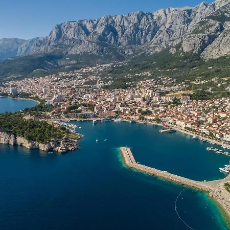Blue Lagoon Μακάρσκα