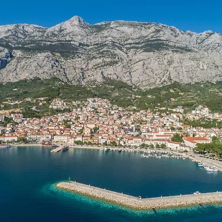Blue Lagoon Μακάρσκα